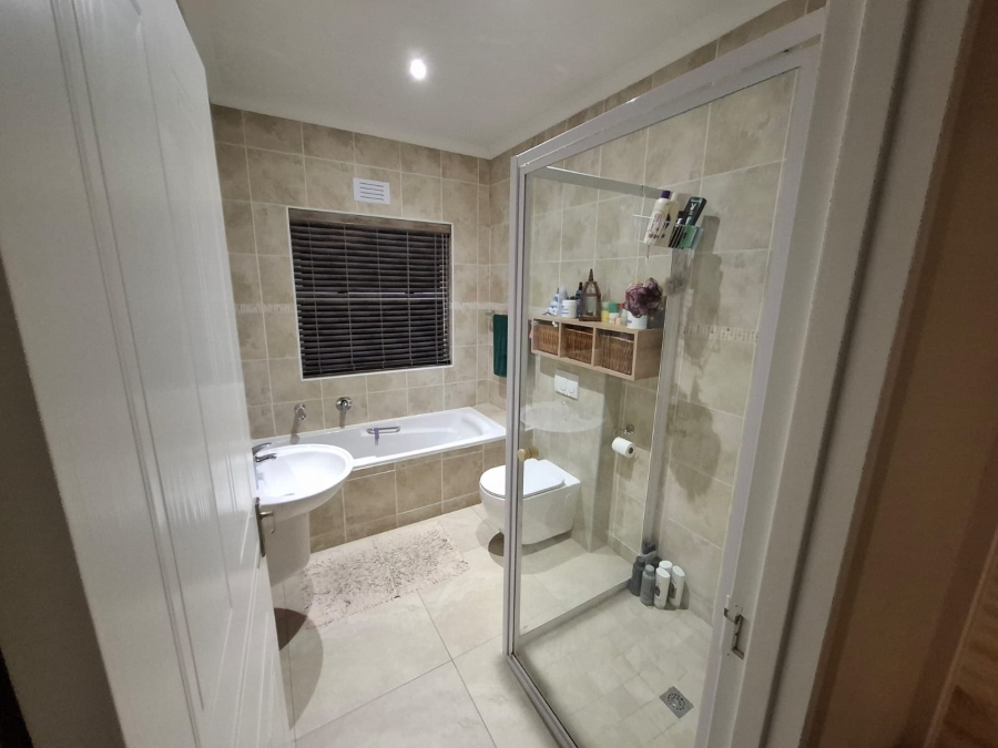 3 Bedroom Property for Sale in Sunningdale Western Cape